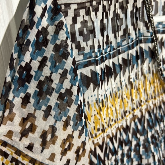 Ariat Women's Sheer V-Neck Aztec Print 3/4 Sleeve Tunic Blouse Size Medium - Picture 6 of 10